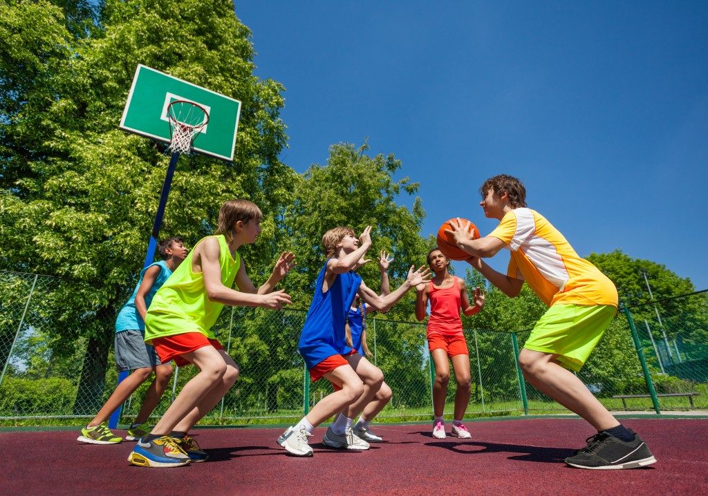 các trường tổ chức trại bóng rổ hè